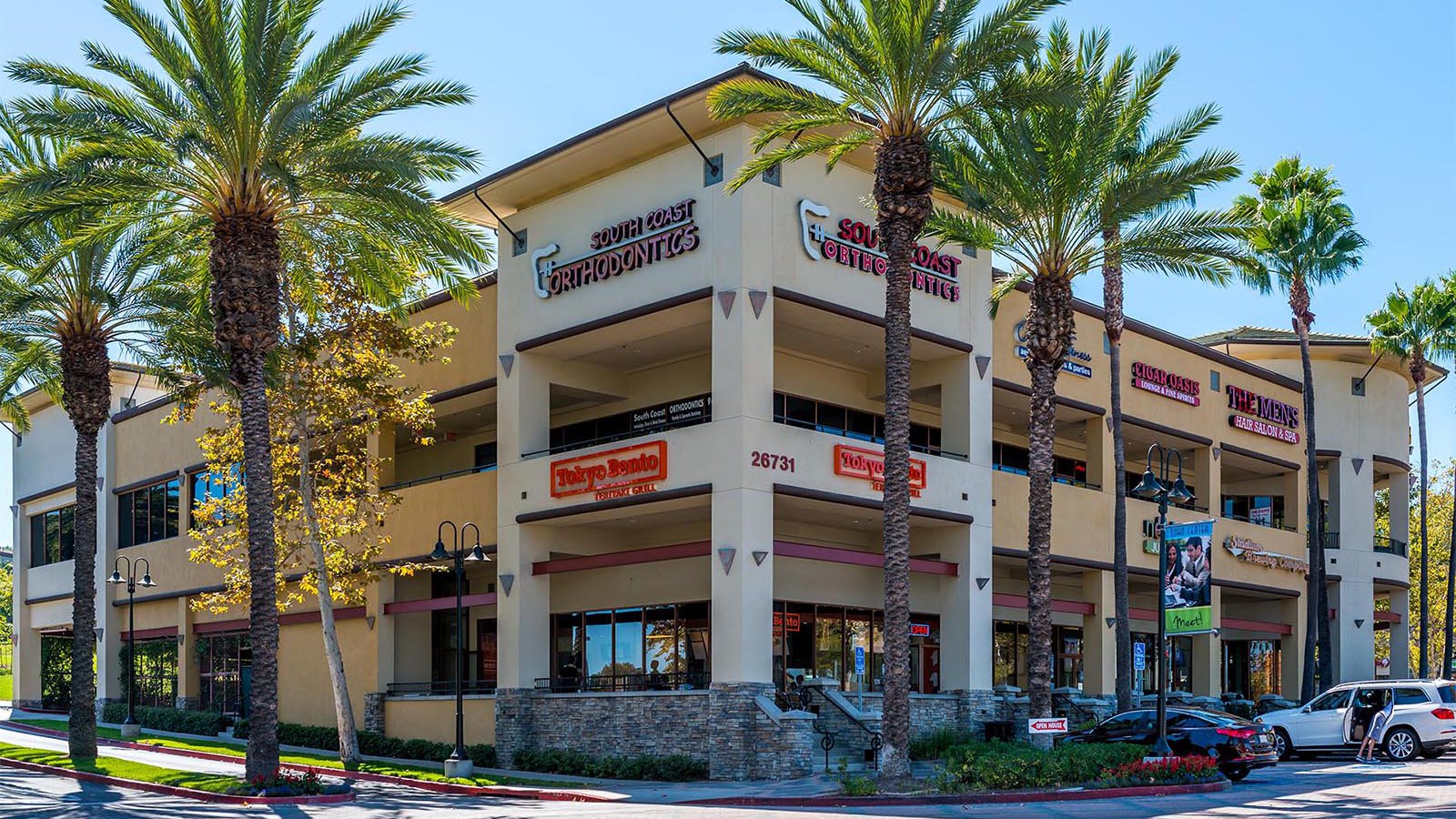 Exterior architectural photo of the Aliso Viejo Towne Center shopping center