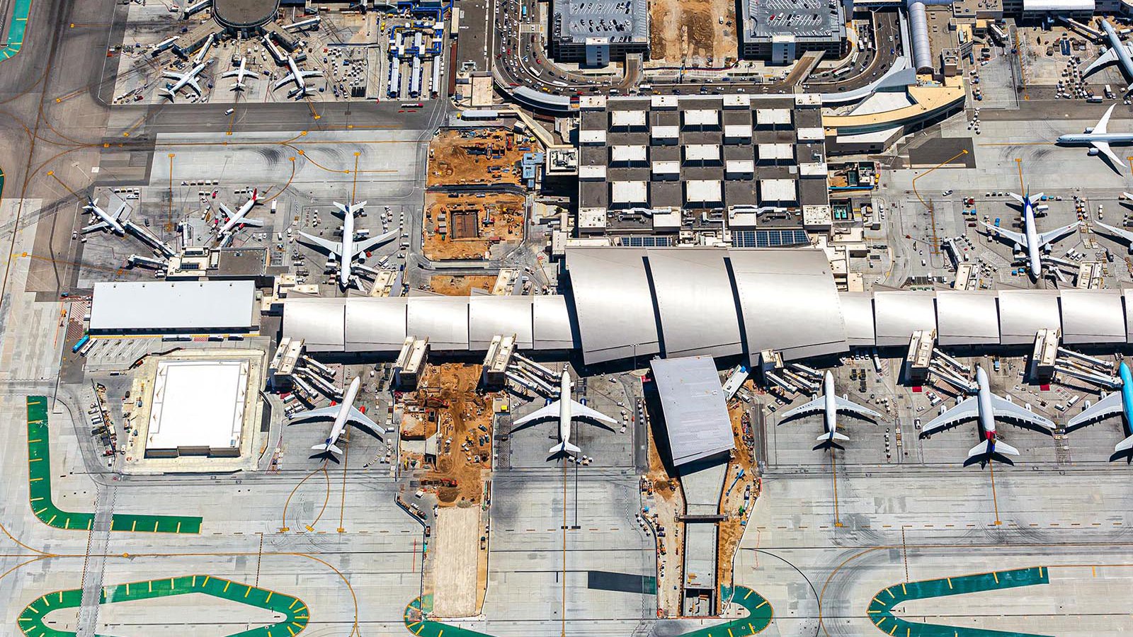 Construction photo of modernization efforts at Los Angeles International Airport (LAX)