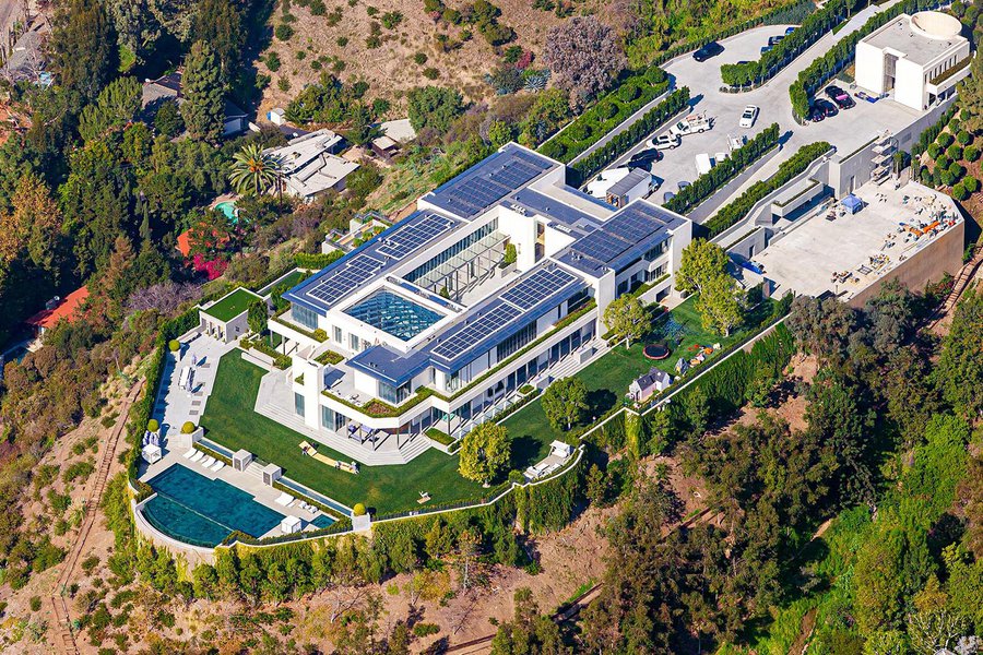 Residential real estate image of the The Pritzker Estate in the hills overlooking Los Angeles, California