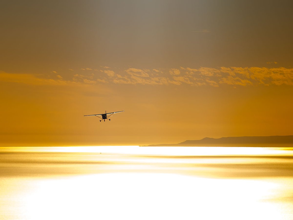 Blog image of a Cessna 172 flying towards Los Angeles from Catalina Island at sunset