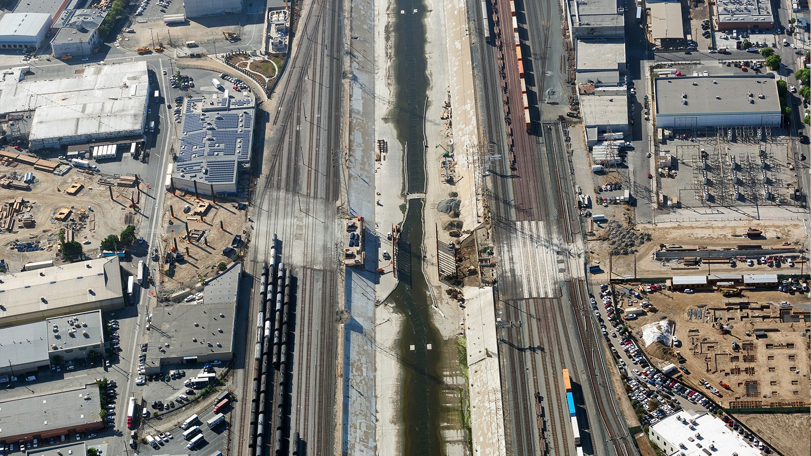 Aerial photo of the Sixth Street Bridge construction on both sides of the LA river