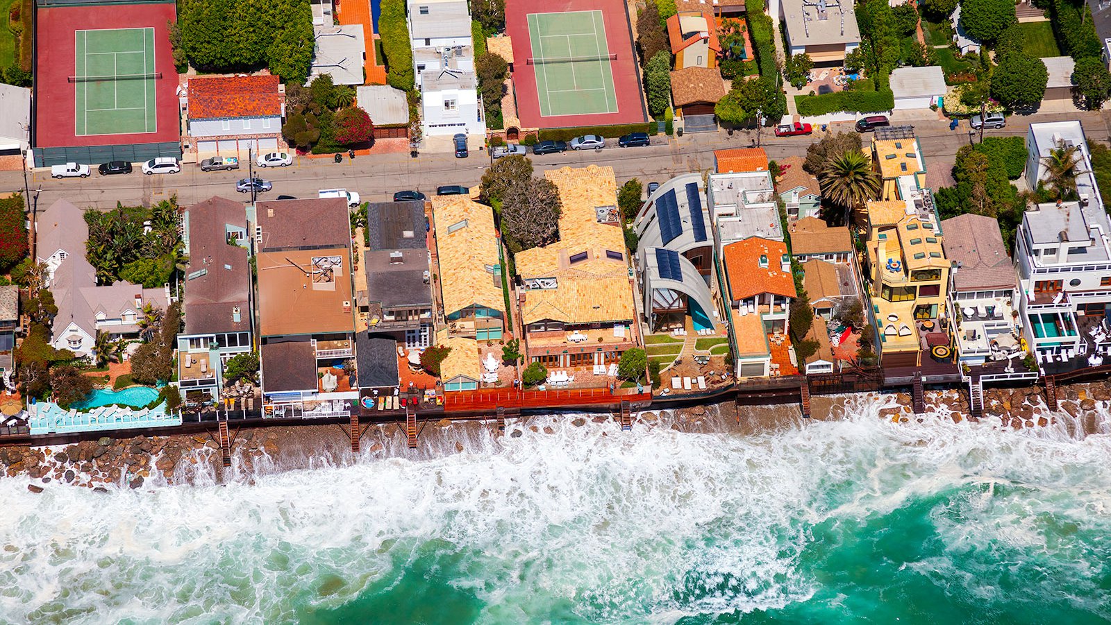 Press photo for Annenberg Space for Photography of Malibu homes facing coastal erosion