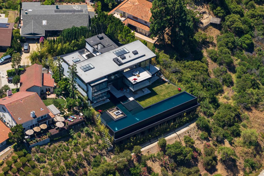 Blog image of a large home overlooking the Hollywood Reservoir (also known as Lake Hollywood)