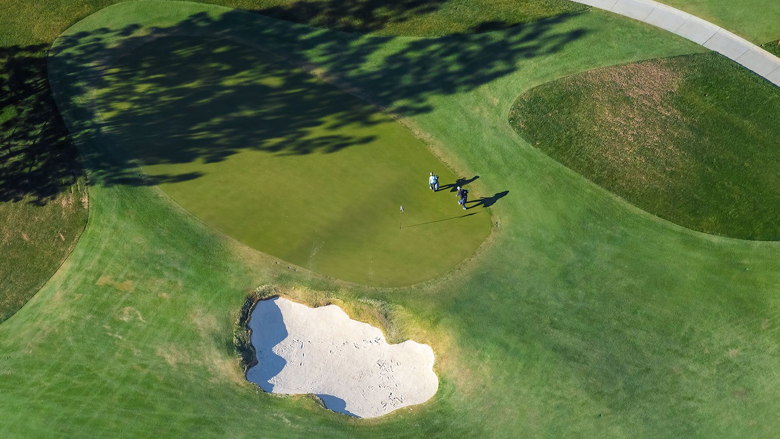 Blog photo of golfers playing a round of golf at Wilson Harding in Los Angeles on Christmas Day 2020.