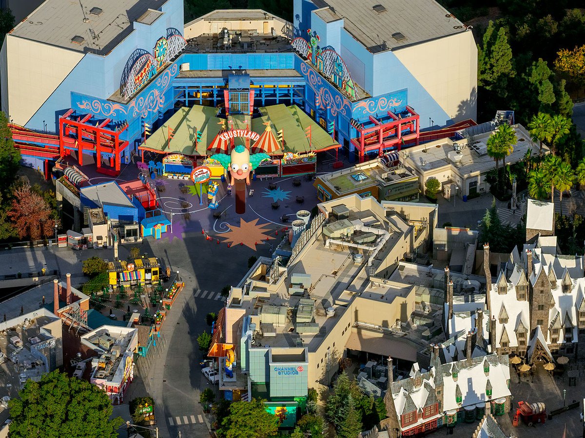 Blog photograph of an empty Krustyland at Universal Studios on Christmas Day 2020, in the midst of the COVID-19 Pandemic