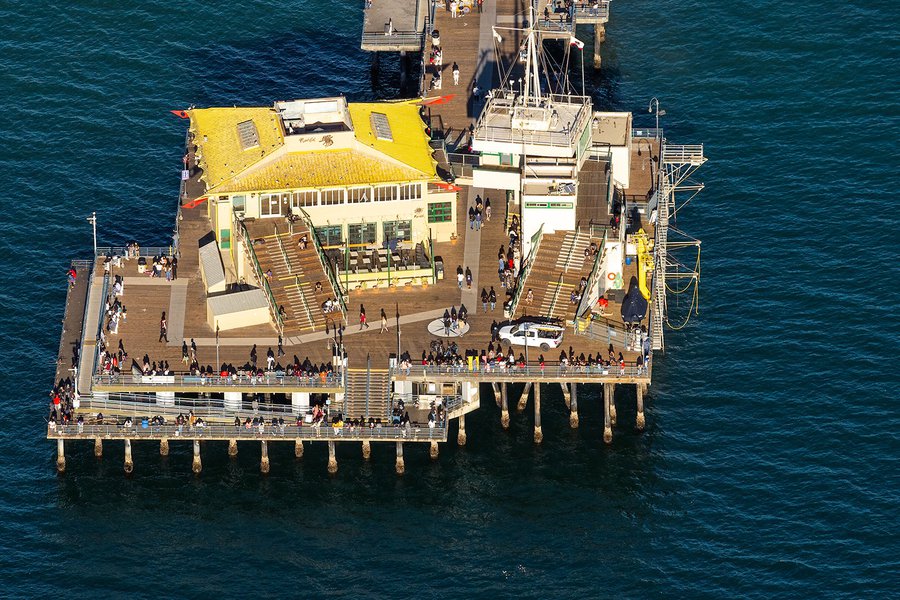 Blog photo of visitors at the Santa Monica Pier on Christmas Day 2020