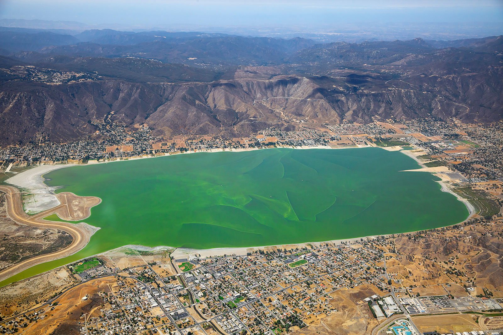 blog-elsinore-algae-bloom-3X7A67.de2d8382.fill-1800x1200.jpg