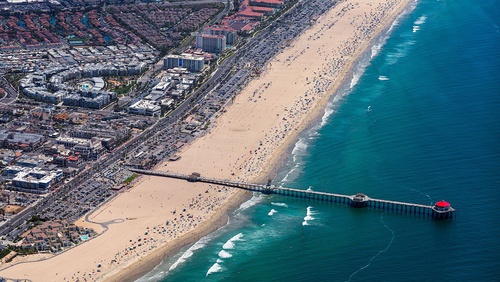 Blog image of crowds escaping the heatwave at the beach in Huntington Beach, California