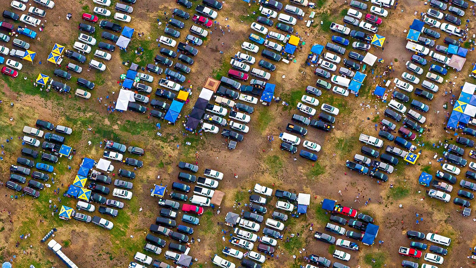 Blog image of the parking lot outside of the Rose Bowl Stadium where fans of UCLA and Texas A&M tailgate before the football game