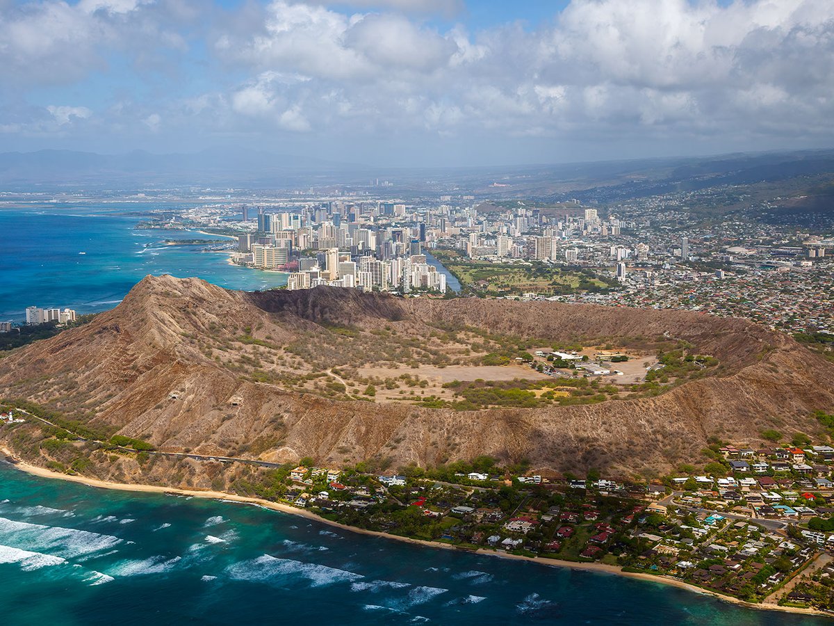 Aerial photograph of Diamond Head Crater in Waikiki, on Oahu, Hawaii