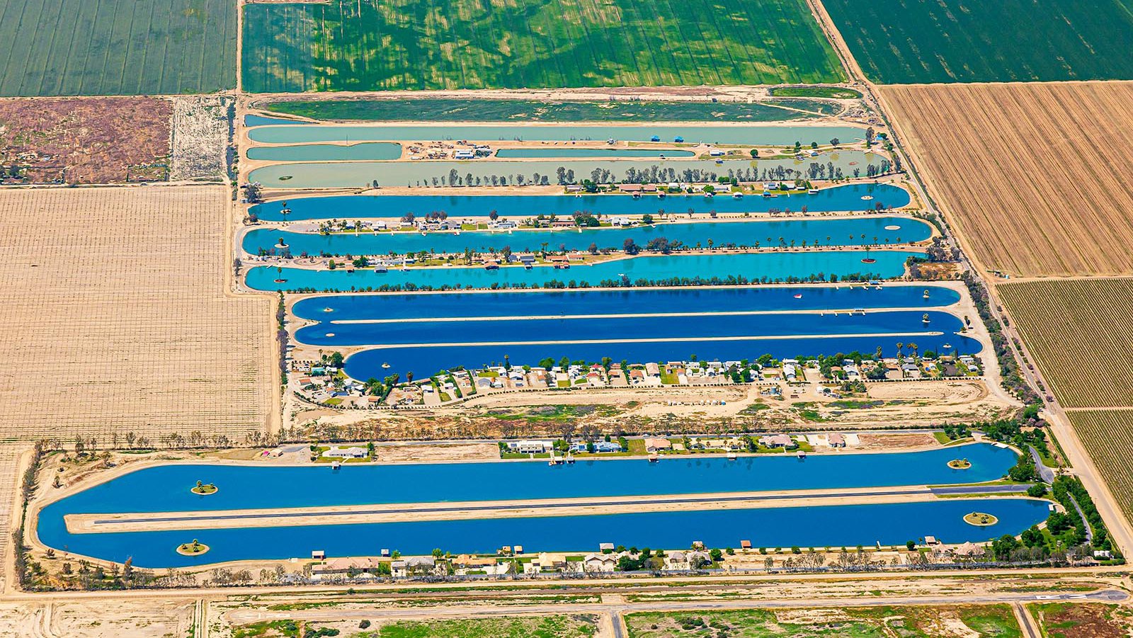 Blog close-up photo of the Paradise Lakes Estates private water ski lakes